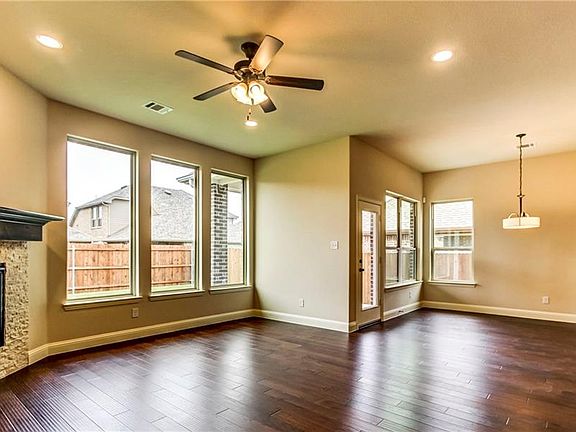 3rd image of 1112 Hot Springs Way