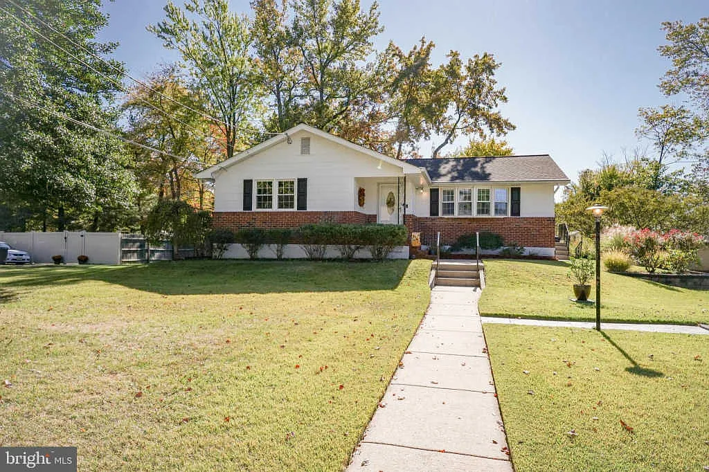 272 Wilson Ave photo 1