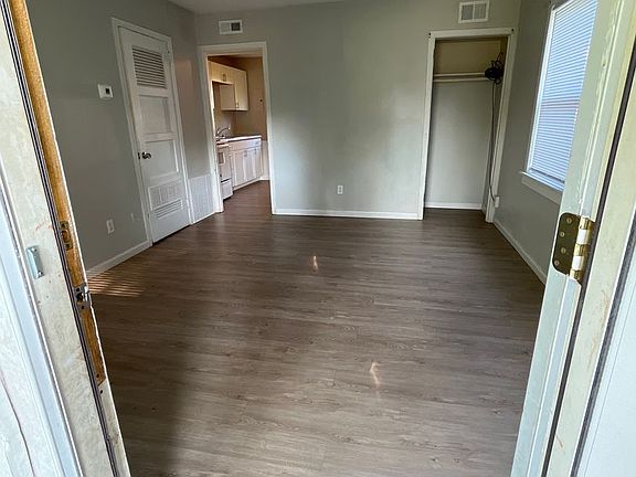 2nd image of 709 Valerie Ln
