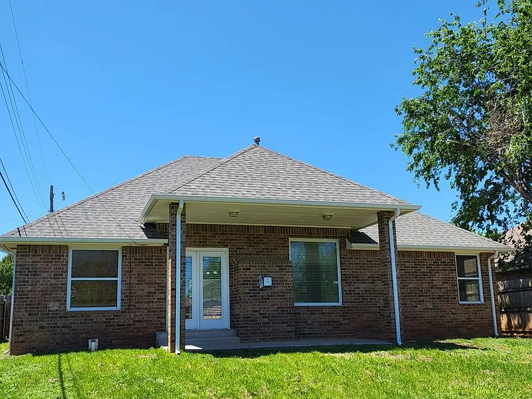 908 N Janeway Ave — Photo 14
