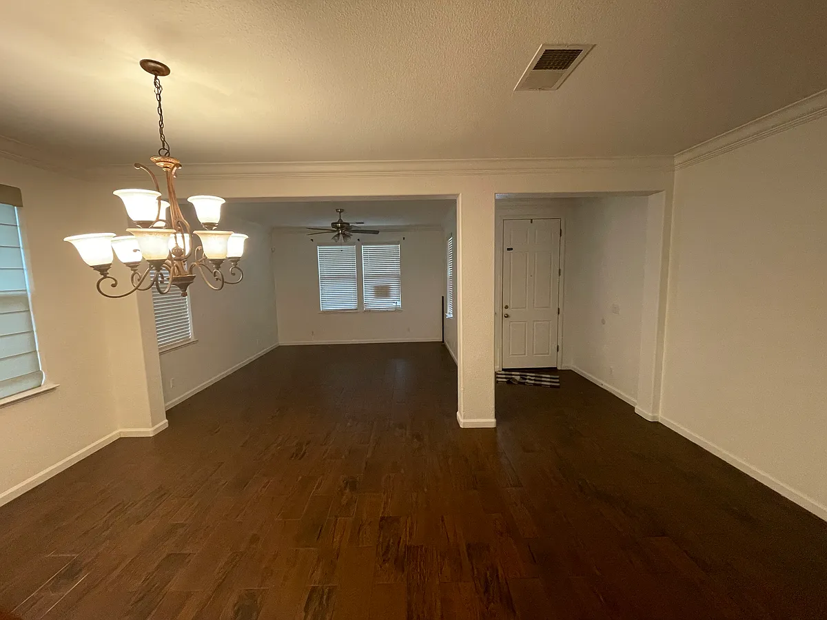 Building Photo - 1247 Jewel Flower Dr