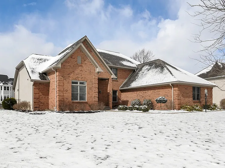5464 Sandy Dr — Photo 2