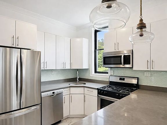 3rd image of 274 Bleecker St #1