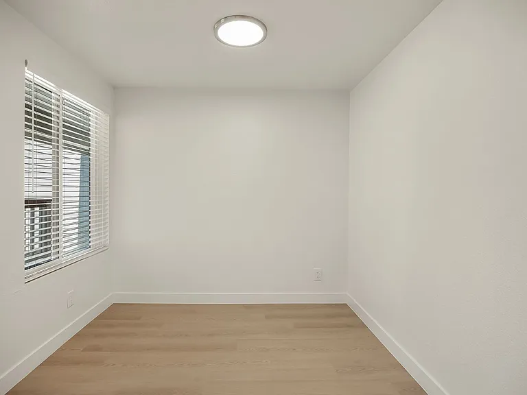 Wellington Place Apartments — Photo 46