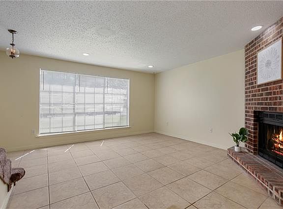 3rd image of 1526 Richmond Dr