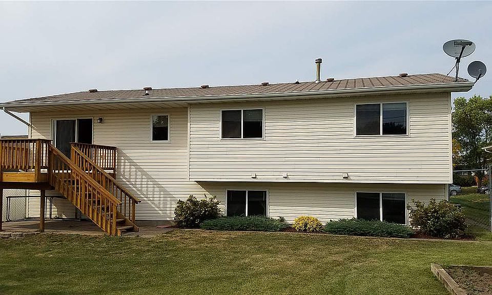2nd image of 919 25th Ave NW