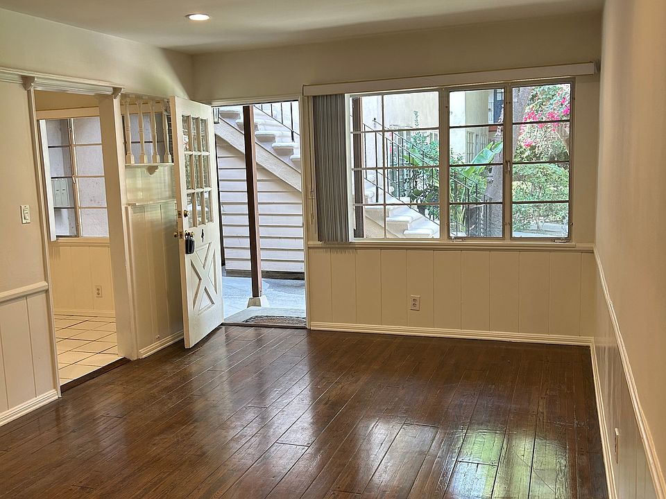 1st image of 11960 Moorpark St APT 4
