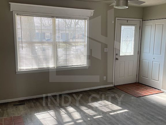 3rd image of 9914 Catalina Dr