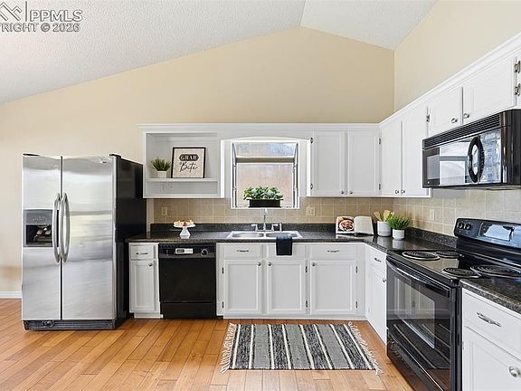 3rd image of 240 Bennington Dr