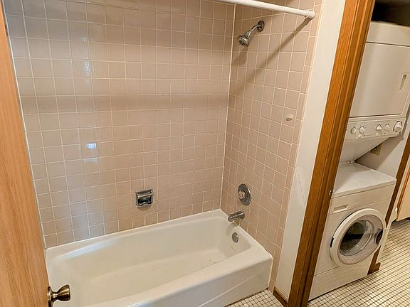 5th image of 5 Cedar Ct APT 12