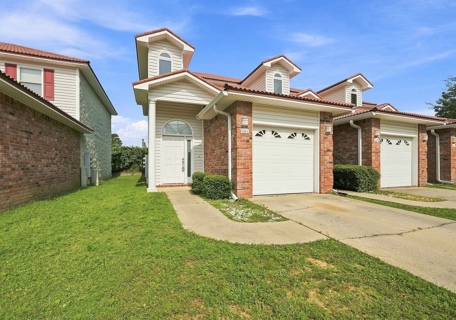 Updated 2 Bedroom Townhome Near Eglin AFB! — Photo 2