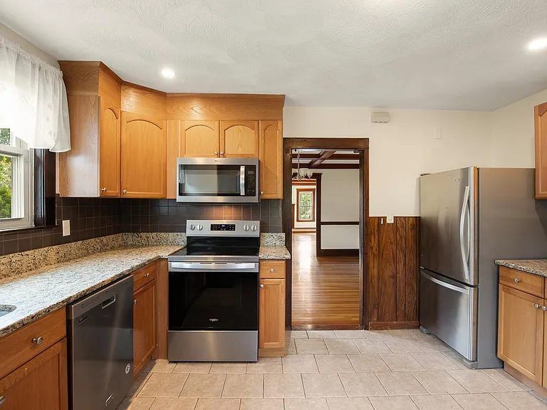 28 Churchill Ave #1 — Photo 15