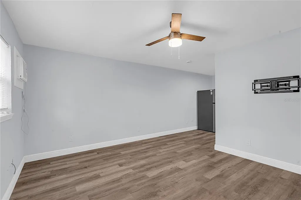 2 bed, 1.0 bath, 1296 sqft, $1,800 — Photo 4