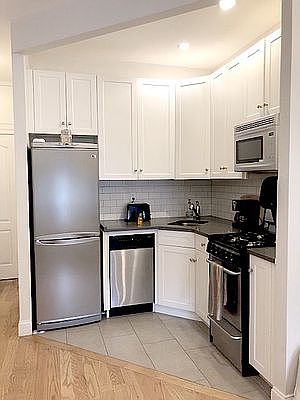 3rd image of 240 W 101st St #5