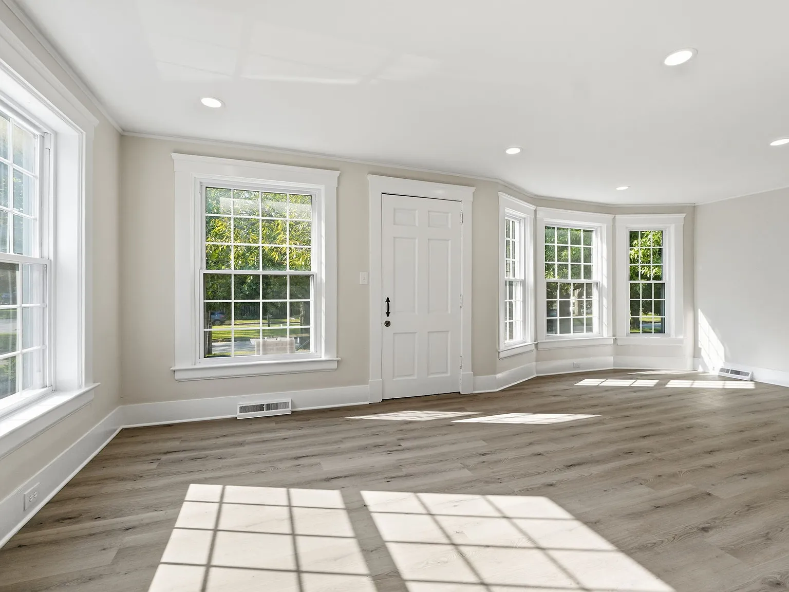 3 bed, 1.5 bath, 1582 sqft, $2,150 — Photo 3