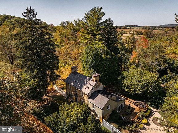 2nd image of 2943 Windy Bush Rd