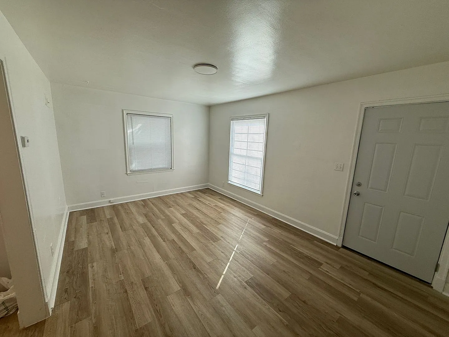 2 bed, $900 — Photo 3