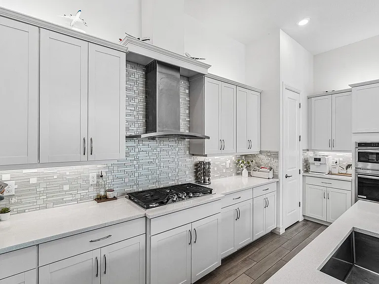 8795 Grand Prix Ln — Photo 9