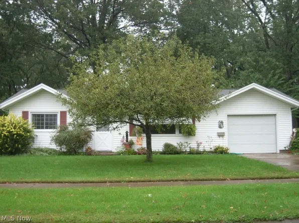 634 Sherrie Ln, Lorain, OH 44053
