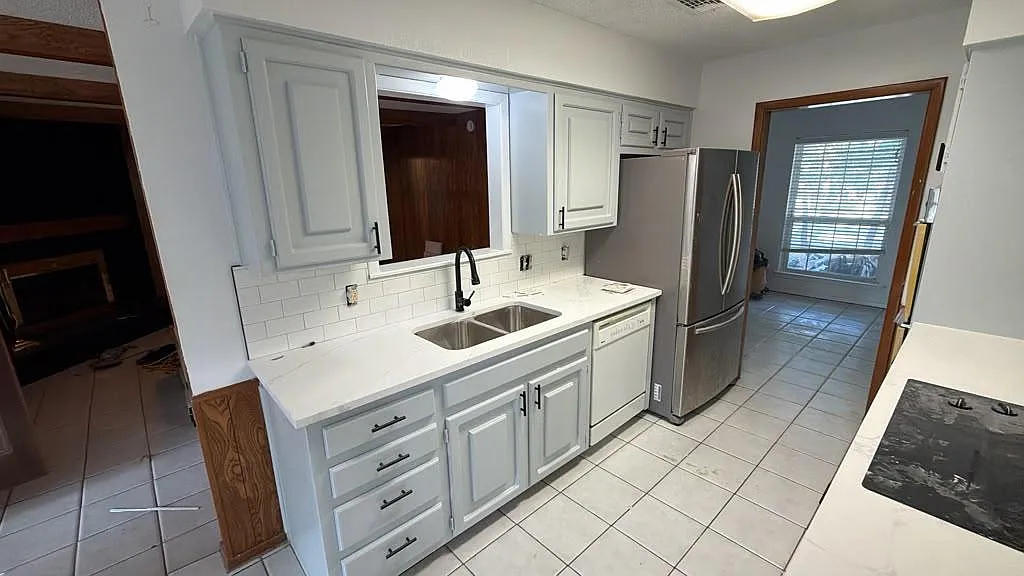 4 bed, 1576 sqft, $3,429 — Photo 3