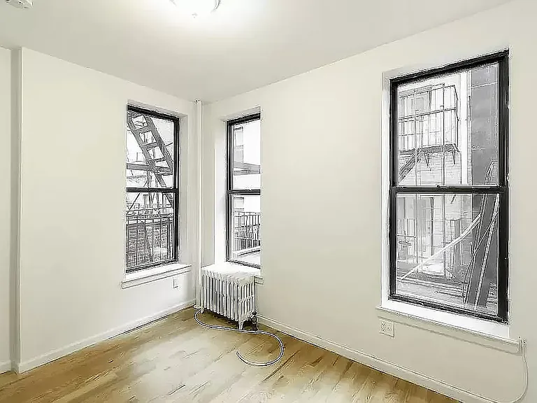 364 3rd Ave #4 — Photo 2