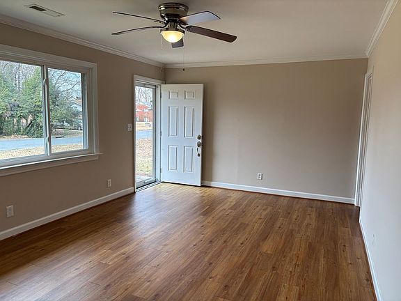 3rd image of 1133 Oakdale St