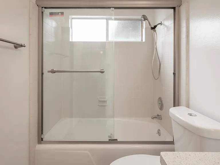 1527 Yale St #6 — Photo 30