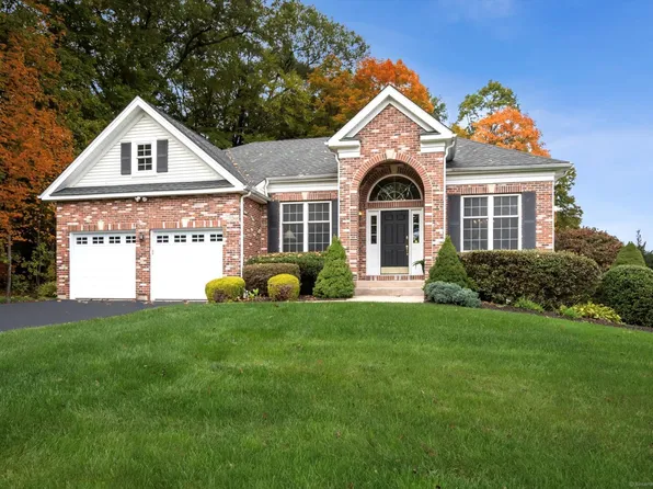 30 Vista Way, Bloomfield, CT 06002