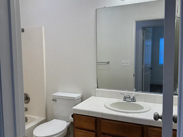 2222 W Vine Ave — Photo 27