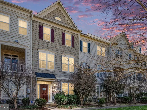 704 Redgate Ln, Woodbridge, VA 22191