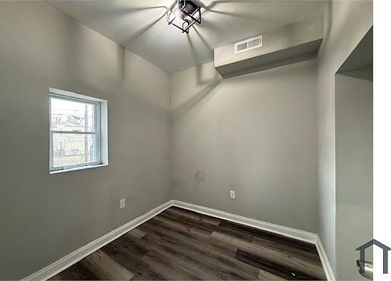 3rd image of 5340 Maple Ave