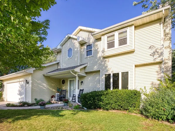 1930 Emily Anne Dr, Oshkosh, WI 54904