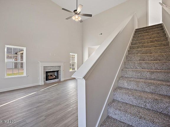 4th image of 2319 Franklin Dr