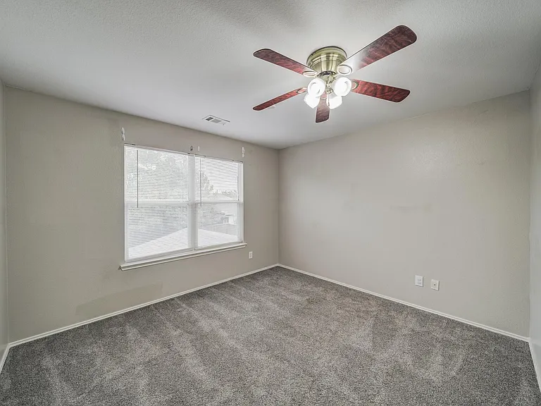 812 Sussex Dr — Photo 15