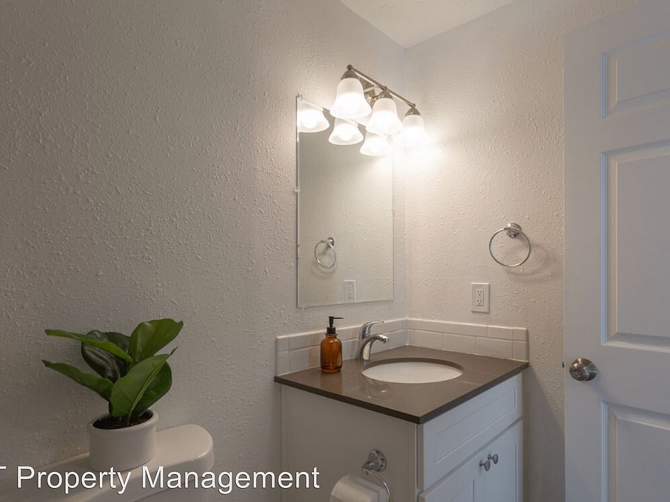 2nd image of 321 6th St APT 10