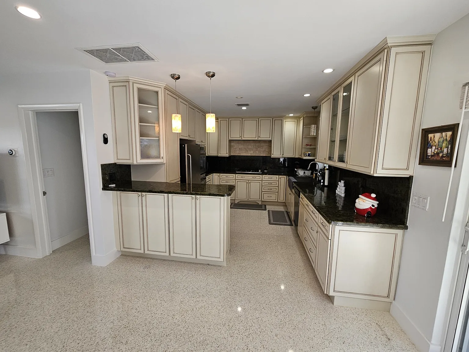 2 bed, 1400 sqft, $8,000 — Photo 3