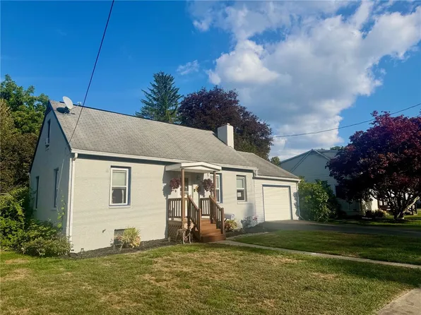 845 W Circle Dr, Vestal, NY 13850