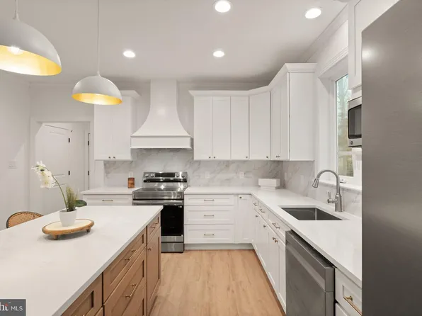 12005 Parkriver Dr, Manassas, VA 20112