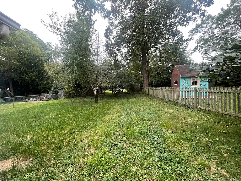 708 Hankin St — Photo 11