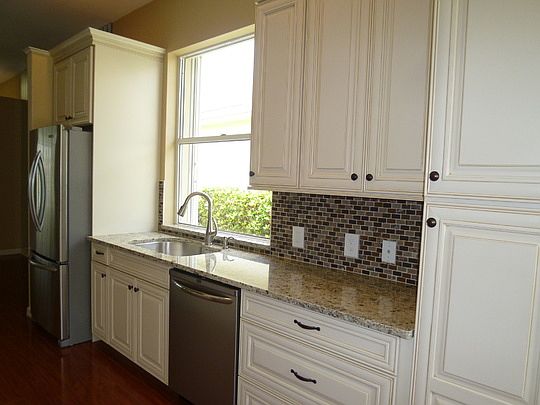 3rd image of 2945 SW Brighton Way