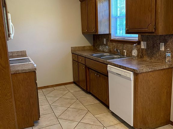 3rd image of 1009 W Will Rogers Ct #A