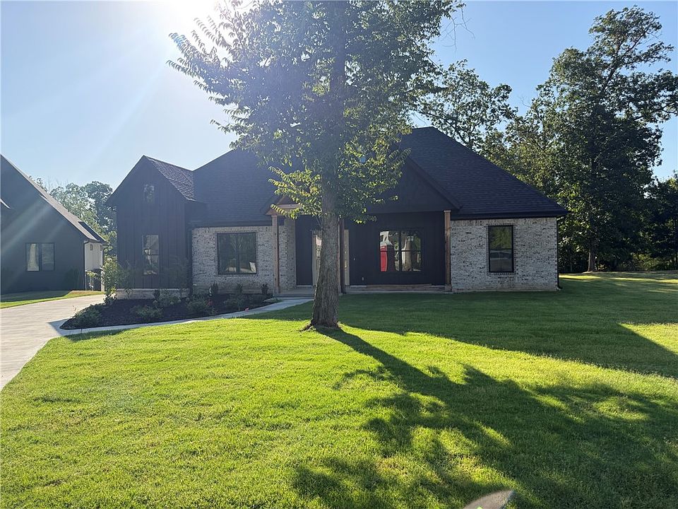 1st image of 105 Autumn Hills Rd