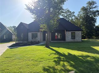 105 Autumn Hills Rd, Bentonville, AR 72712