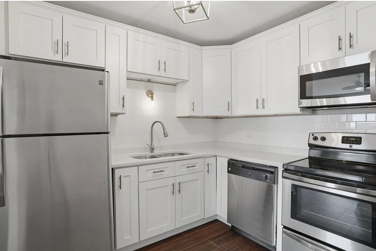Building Photo - 1660 N Lasalle St #1004B