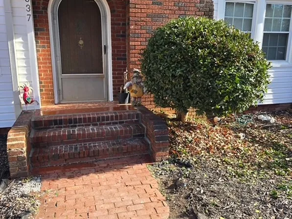 637 Linville Rd, Kernersville, NC 27284