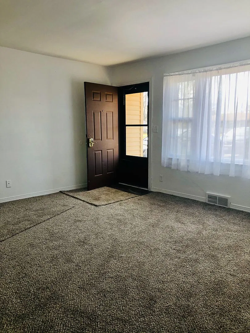 Loves Park 4 Bedroom — Photo 2