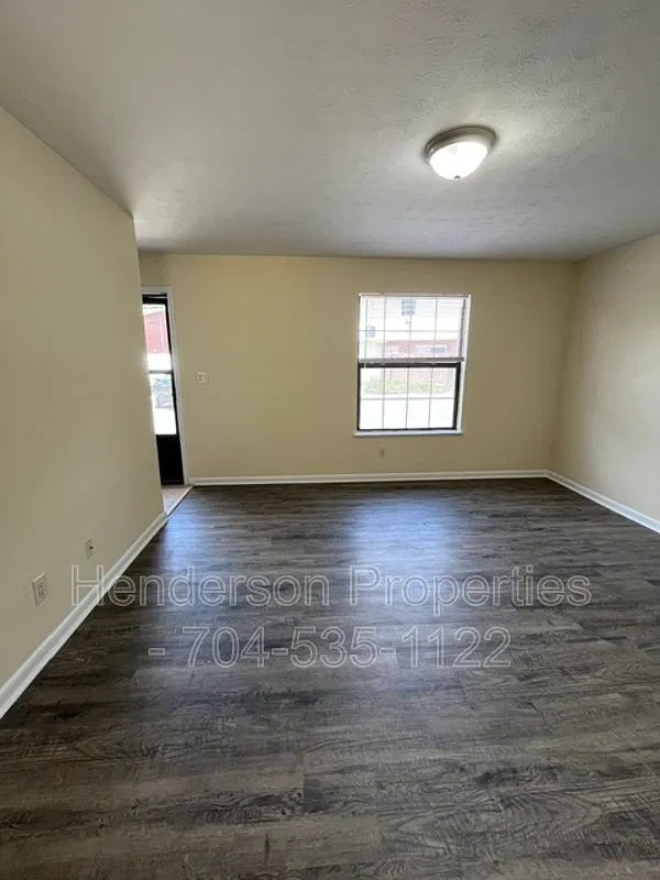 2 bed, 1.5 bath, $950 — Photo 3