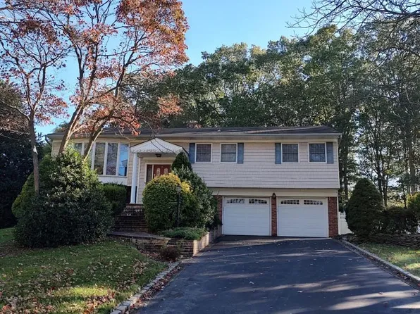 160 Atlantic Place, Hauppauge, NY 11788