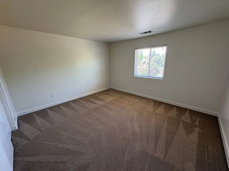 722 W James Ct — Photo 11