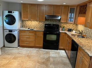 3 Finch Ln, Gloucester, MA 01930